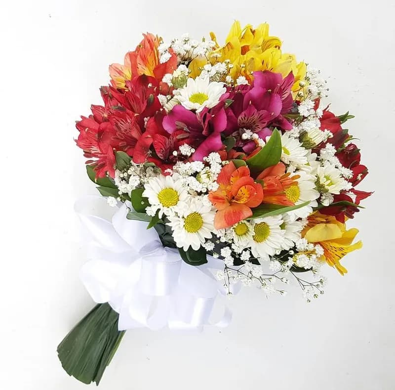 Buque com 12 unidades de flores do campo